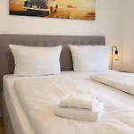 Modernes Mit Balkon&wohlfühl-ambiente