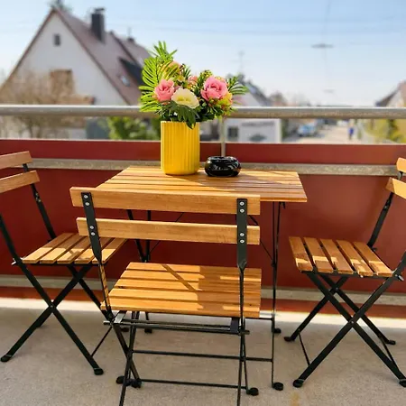 Modernes Mit Balkon&wohlfühl-ambiente